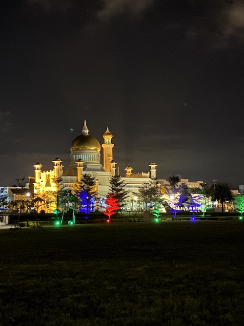 Night view to Omar Ali Saifuddien Mosque