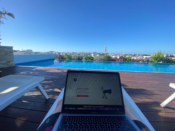 Every poolside can be your office